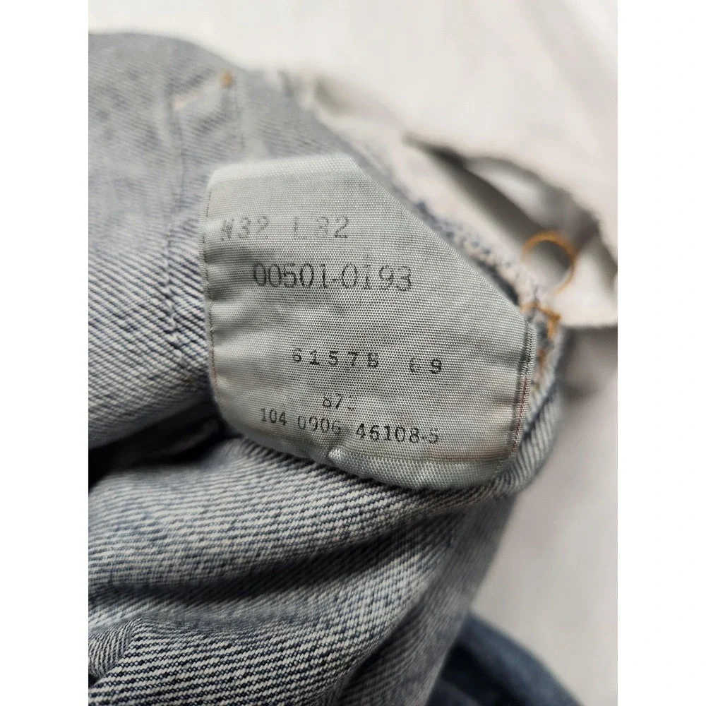 Levis 501 Jeans Mens 32x32 Blue Medium Wash Straight Leg Button Fly Denim Pants